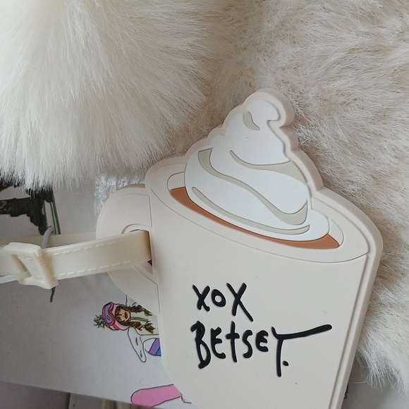 NIB Betsey Johnson White Crossbody Bag, Hat & Keychain in Super Cute Box main image 5